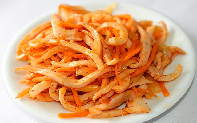 Салат с кальмарами