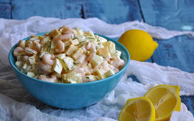 Салат Нежность с морепродуктами и кукурузой