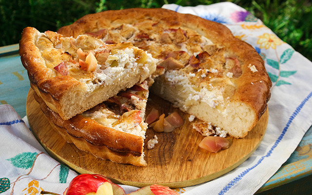 Творожный пирог с яблоками