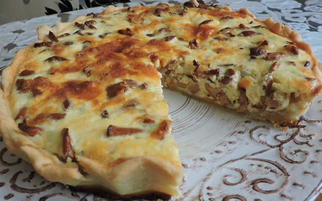 Сметанный пирог с лисичками