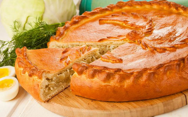 Дрожжевой пирог с капустой и яйцами
