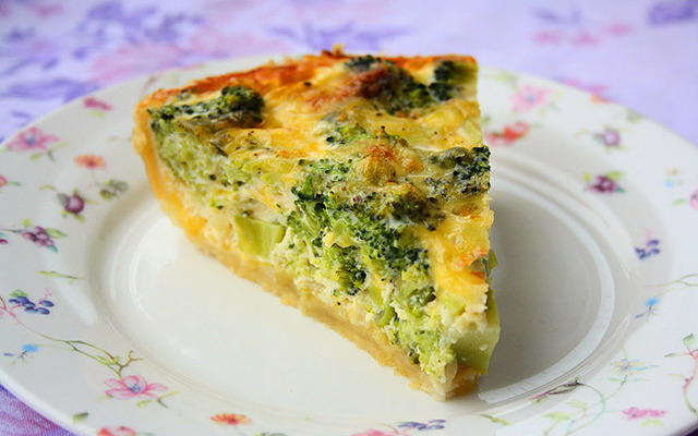 Ленивый пирог с брокколи, курицей и сыром
