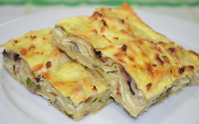 Пирог из лаваша с сыром и грибами