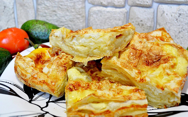Пирог из лаваша с сыром и мясом