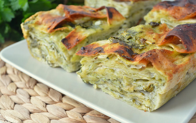 Пирог из лаваша с сыром и шпинатом